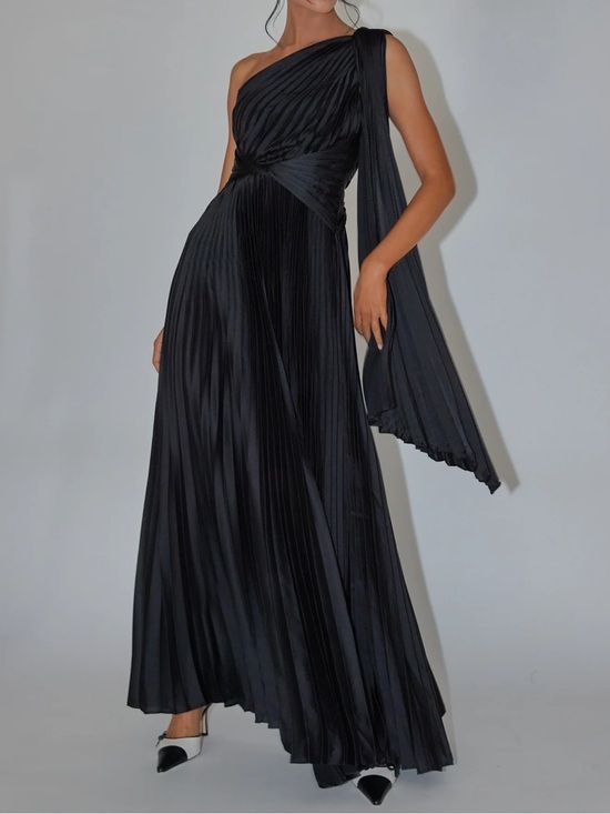 Selfie Leslie Dresses & Skirts - Selfie Leslie Laxmi Accordion Pleat Maxi Dress Black - Size Large
